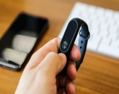 Xiaomi mi band 2 — новинка упрощающая будни